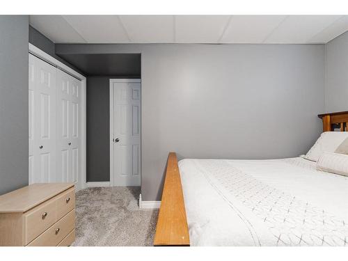 211 Bear Paw Drive, Fort Mcmurray, AB - Indoor Photo Showing Bedroom
