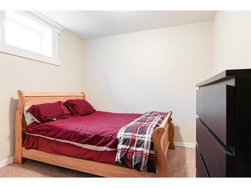 187 Breukel Crescent, Fort Mcmurray, AB - Indoor Photo Showing Bedroom
