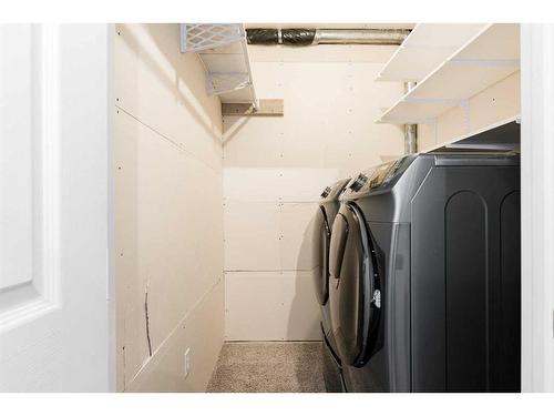 187 Breukel Crescent, Fort Mcmurray, AB - Indoor Photo Showing Laundry Room