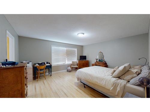 149 Pickles Crescent, Fort Mcmurray, AB - Indoor Photo Showing Bedroom