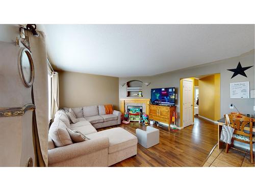 149 Pickles Crescent, Fort Mcmurray, AB - Indoor Photo Showing Other Room
