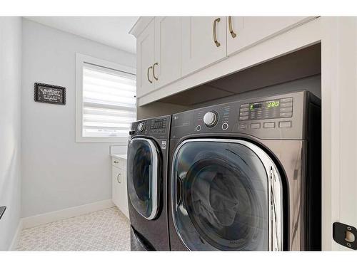 121 Cobblestone Bay, Fort Mcmurray, AB - Indoor Photo Showing Laundry Room