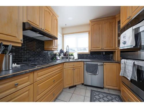 147 Brett Drive, Fort Mcmurray, AB - Indoor Photo Showing Kitchen