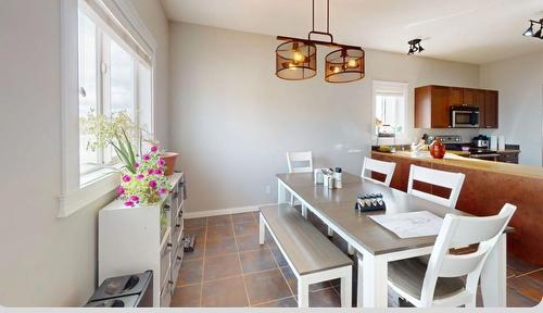 390 Pacific Crescent, Fort Mcmurray, AB - Indoor Photo Showing Dining Room
