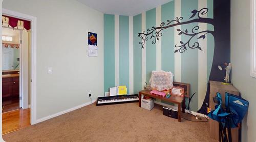390 Pacific Crescent, Fort Mcmurray, AB - Indoor Photo Showing Other Room