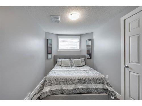 269 Grosbeak Way, Fort Mcmurray, AB - Indoor Photo Showing Bedroom