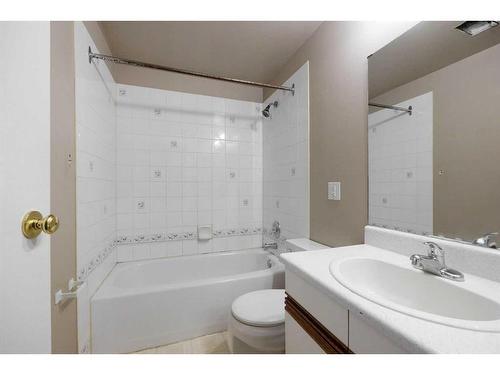 338 Hillcrest Drive, Fort Mcmurray, AB - Indoor Photo Showing Bathroom