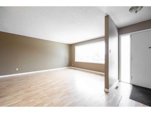 338 Hillcrest Drive, Fort Mcmurray, AB - Indoor Photo Showing Other Room