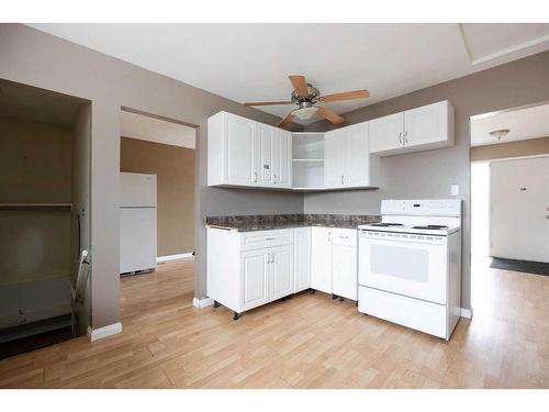 338 Hillcrest Drive, Fort Mcmurray, AB - Indoor Photo Showing Kitchen