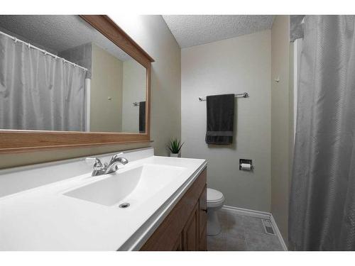 14 Maciver Street, Fort Mcmurray, AB - Indoor Photo Showing Bathroom