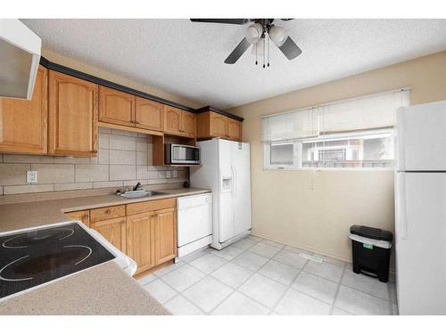 14 Maciver Street, Fort Mcmurray, AB - Indoor Photo Showing Kitchen