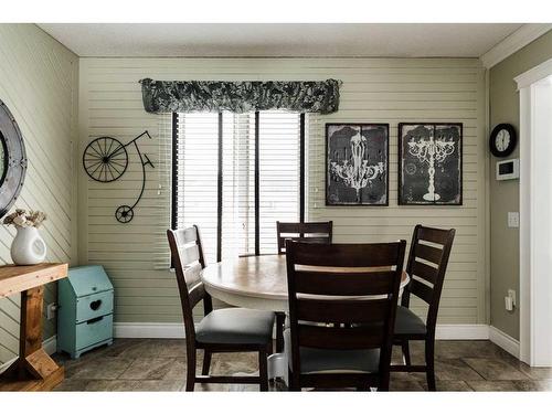 44 Bell Crescent, Fort Mcmurray, AB - Indoor Photo Showing Dining Room