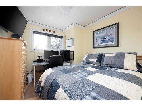 137 Robin Crescent, Fort Mcmurray, AB - Indoor Photo Showing Bedroom