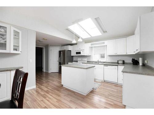 157 Mckinlay Crescent, Fort Mcmurray, AB - Indoor Photo Showing Kitchen