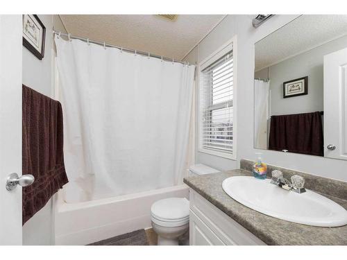 157 Mckinlay Crescent, Fort Mcmurray, AB - Indoor Photo Showing Bathroom