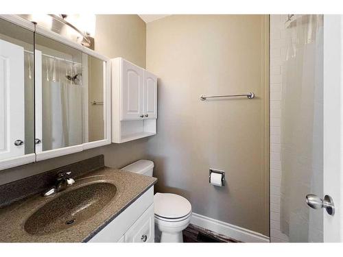 174 Oaks Crescent, Fort Mcmurray, AB - Indoor Photo Showing Bathroom