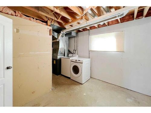 174 Oaks Crescent, Fort Mcmurray, AB - Indoor Photo Showing Laundry Room