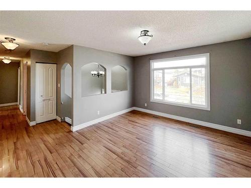 174 Oaks Crescent, Fort Mcmurray, AB - Indoor Photo Showing Other Room