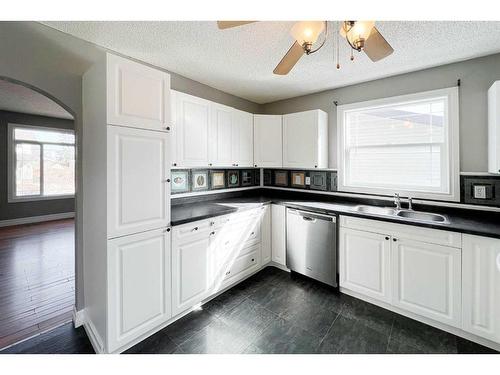 174 Oaks Crescent, Fort Mcmurray, AB - Indoor Photo Showing Kitchen With Double Sink