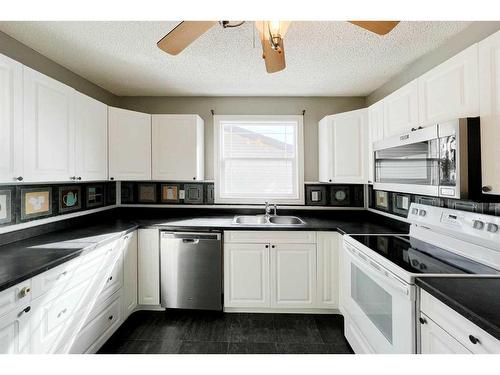 174 Oaks Crescent, Fort Mcmurray, AB - Indoor Photo Showing Kitchen With Double Sink