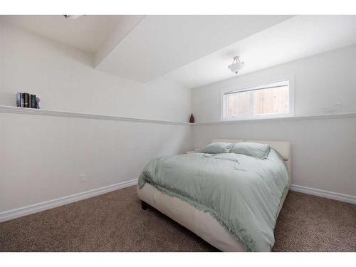 109 Fisher Crescent, Fort Mcmurray, AB - Indoor Photo Showing Bedroom