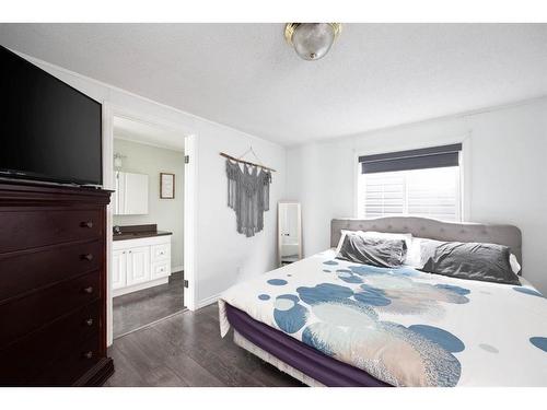 205 Cree Road, Fort Mcmurray, AB - Indoor Photo Showing Bedroom