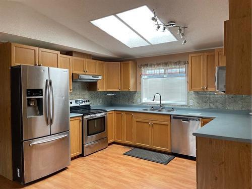 316 Harpe Way, Fort Mcmurray, AB - Indoor Photo Showing Kitchen With Stainless Steel Kitchen With Double Sink