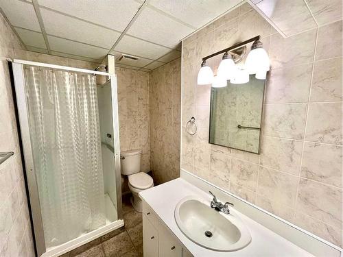 9119 95 Avenue, Lac La Biche, AB - Indoor Photo Showing Bathroom