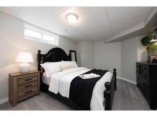 142 Dominion Drive, Fort Mcmurray, AB - Indoor Photo Showing Bedroom
