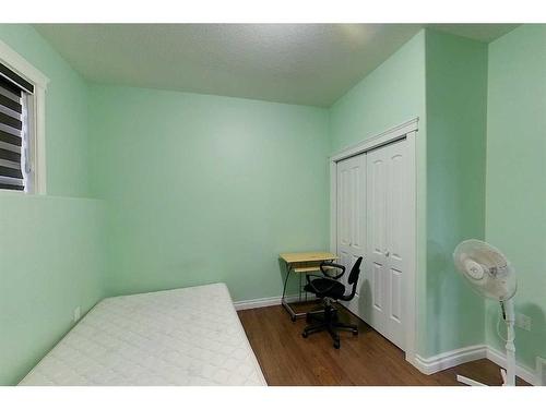 418 Grosbeak Way, Fort Mcmurray, AB - Indoor Photo Showing Bedroom