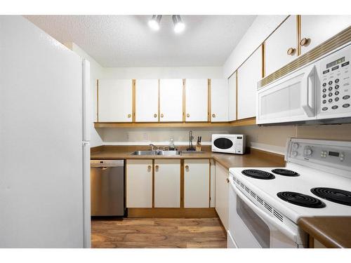204-610 Signal Road, Fort Mcmurray, AB - Indoor Photo Showing Kitchen With Double Sink