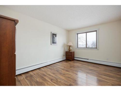 204-610 Signal Road, Fort Mcmurray, AB - Indoor Photo Showing Other Room