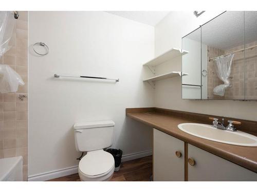 204-610 Signal Road, Fort Mcmurray, AB - Indoor Photo Showing Bathroom