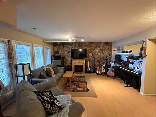 142-13352 Lakeland Drive, Lac La Biche, AB - Indoor Photo Showing Living Room