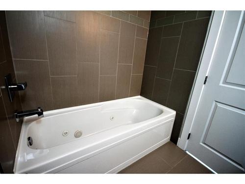 173 Collicott Drive, Fort Mcmurray, AB - Indoor Photo Showing Bathroom