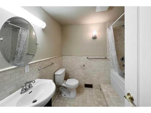 15-264 J.W. Mann Drive, Fort Mcmurray, AB - Indoor Photo Showing Bathroom