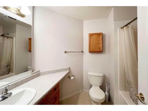 15-264 J.W. Mann Drive, Fort Mcmurray, AB - Indoor Photo Showing Bathroom