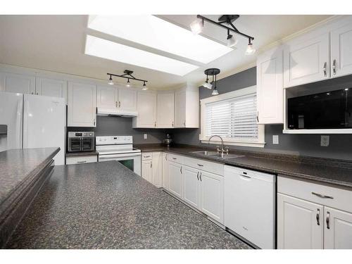 161 Mustang Road, Fort Mcmurray, AB - Indoor Photo Showing Kitchen With Double Sink
