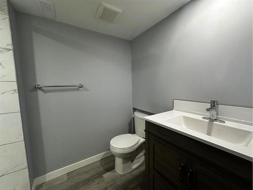 21 Mcleod Street, Fort Mcmurray, AB - Indoor Photo Showing Bathroom