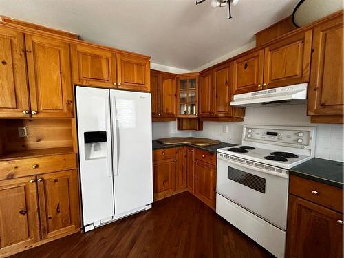 21 Mcleod Street, Fort Mcmurray, AB - Indoor Photo Showing Kitchen