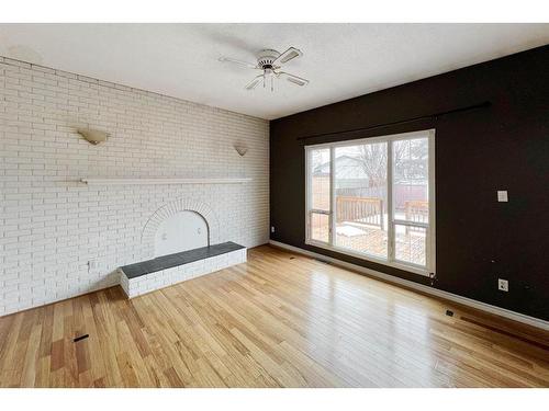 185 Ermine Crescent, Fort Mcmurray, AB - Indoor Photo Showing Other Room