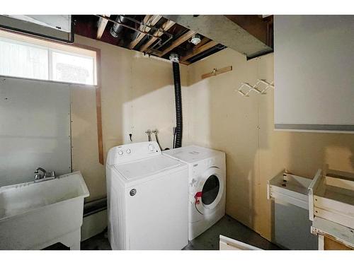 185 Ermine Crescent, Fort Mcmurray, AB - Indoor Photo Showing Laundry Room
