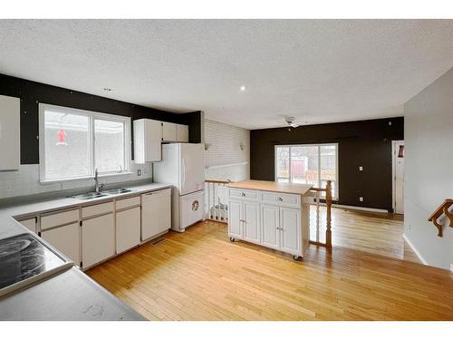 185 Ermine Crescent, Fort Mcmurray, AB - Indoor Photo Showing Kitchen