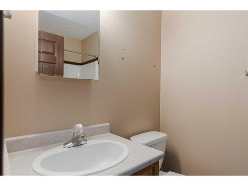 605-201 Arabian Drive, Fort Mcmurray, AB - Indoor Photo Showing Bathroom
