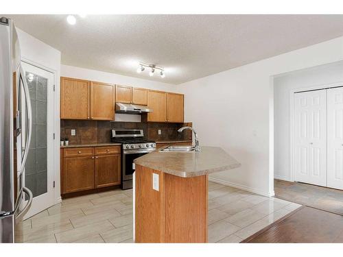 179 Loutit Road, Fort Mcmurray, AB - Indoor Photo Showing Kitchen