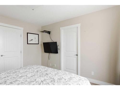 1-300 Sparrow Hawk Drive, Fort Mcmurray, AB - Indoor Photo Showing Bedroom