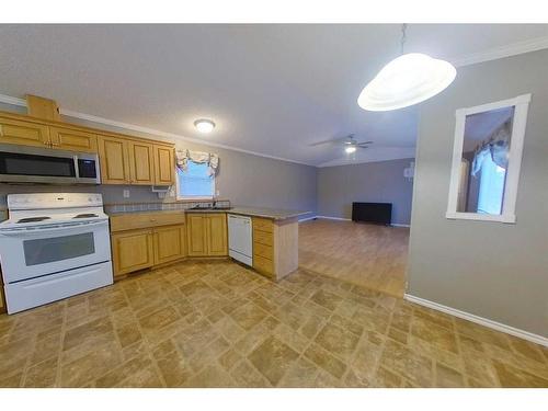 296 Greenwich Lane, Fort Mcmurray, AB - Indoor Photo Showing Kitchen