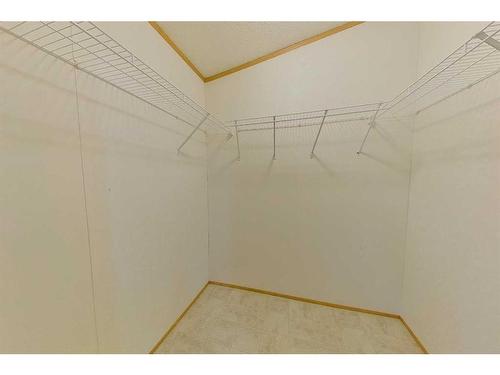 296 Greenwich Lane, Fort Mcmurray, AB - Indoor With Storage
