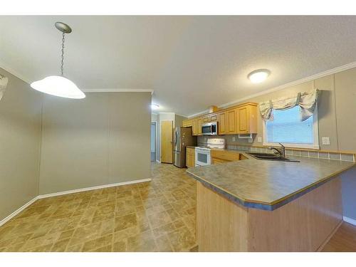 296 Greenwich Lane, Fort Mcmurray, AB - Indoor Photo Showing Kitchen With Double Sink