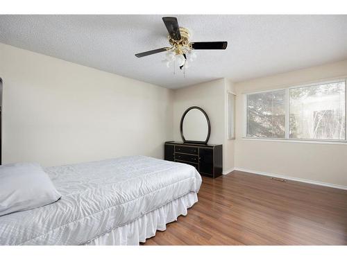 173 Ross Haven Drive, Fort Mcmurray, AB - Indoor Photo Showing Bedroom